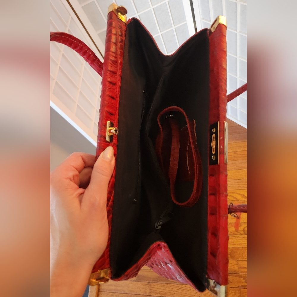 Red Leather Embossed Women's Bag - Picture 4 of 8